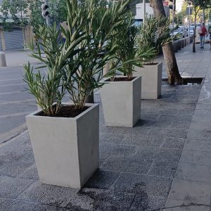 Macetero Piramidal de Cemento