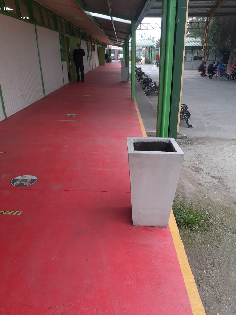 Macetero Piramidal de Cemento Macetero Piramidal de Cemento